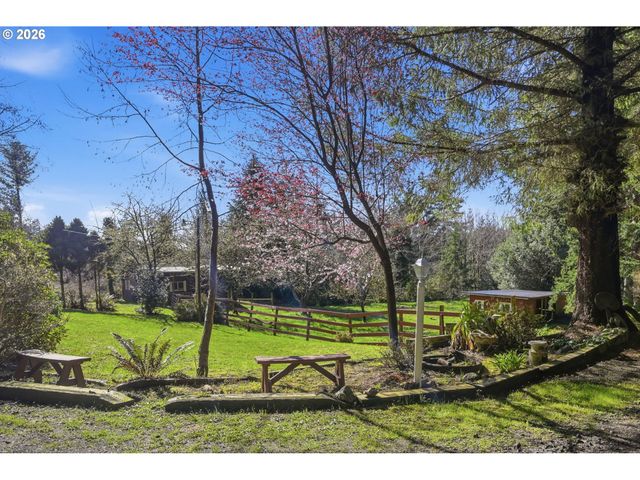 68258 RIDGE Rd, North Bend, OR 97459