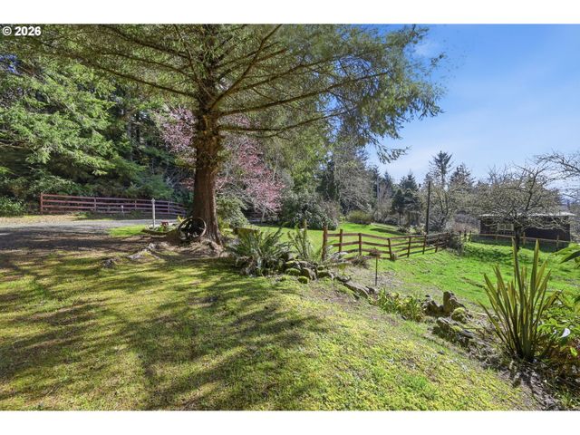 68258 RIDGE Rd, North Bend, OR 97459