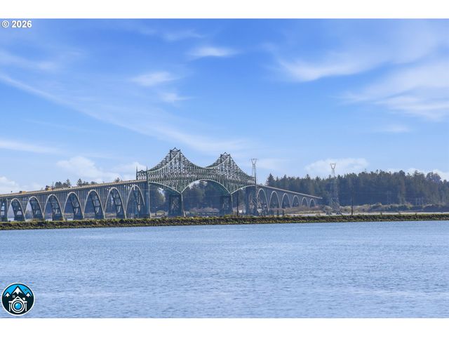 68258 RIDGE Rd, North Bend, OR 97459