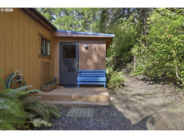 68258 RIDGE Rd, North Bend, OR 97459