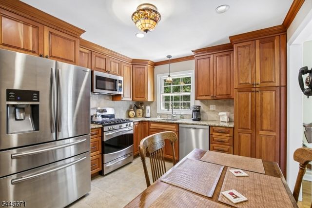 39 Whitney Dr, Berkeley Heights Twp., NJ 07922