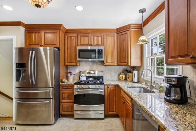 39 Whitney Dr, Berkeley Heights Twp., NJ 07922