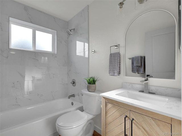 575 S Memphis Way, Aurora, CO 80017