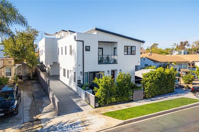 3143 S Halm Avenue, Los Angeles, CA 90034