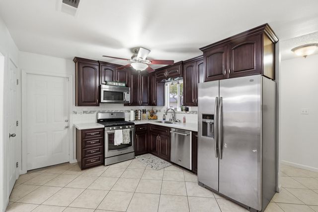 2705 S Bollinger Street, Visalia, CA 93277