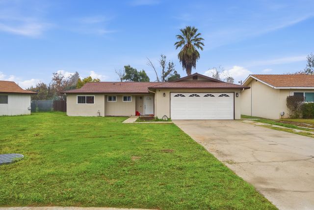2705 S Bollinger Street, Visalia, CA 93277