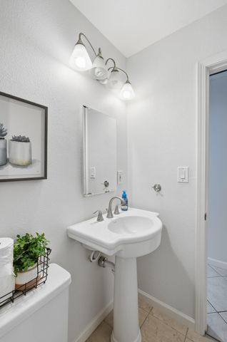 2705 S Bollinger Street, Visalia, CA 93277