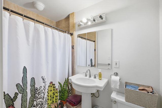 2705 S Bollinger Street, Visalia, CA 93277