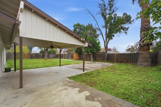 2705 S Bollinger Street, Visalia, CA 93277