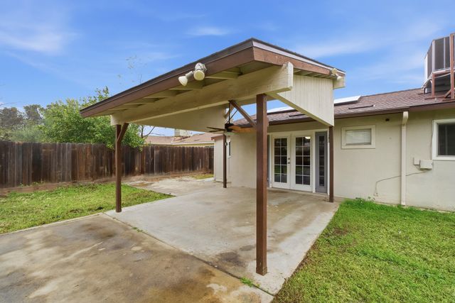 2705 S Bollinger Street, Visalia, CA 93277