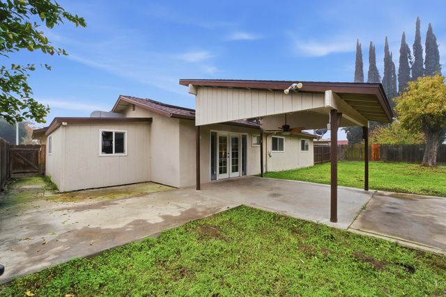 2705 S Bollinger Street, Visalia, CA 93277