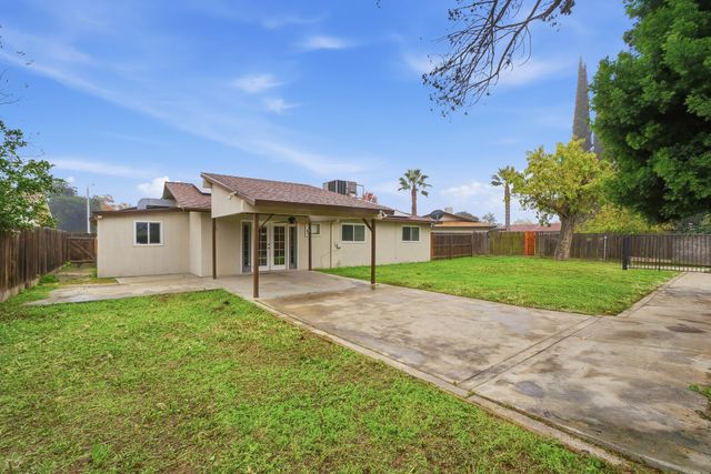 2705 S Bollinger Street, Visalia, CA 93277