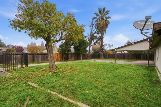 2705 S Bollinger Street, Visalia, CA 93277