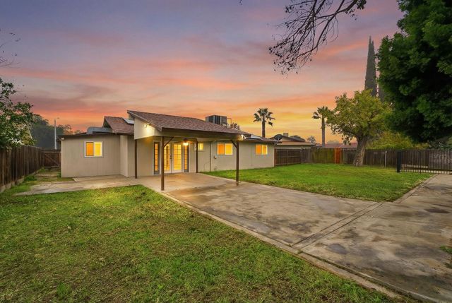 2705 S Bollinger Street, Visalia, CA 93277