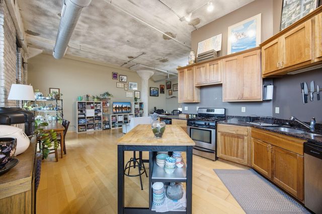 1901 E Hennepin Avenue 303, Minneapolis, MN 55413