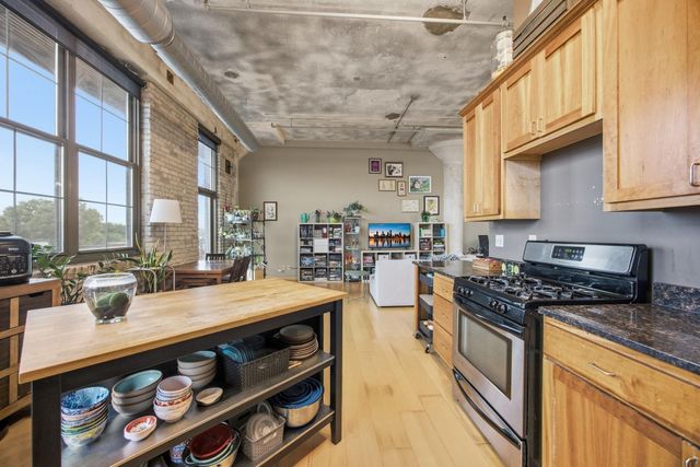 1901 E Hennepin Avenue 303, Minneapolis, MN 55413