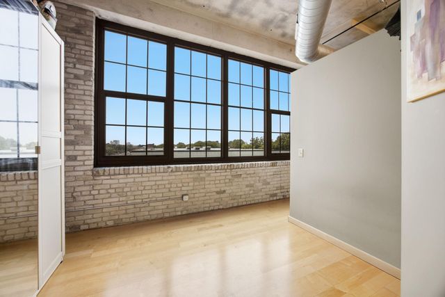 1901 E Hennepin Avenue 303, Minneapolis, MN 55413