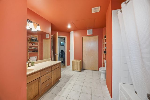 1901 E Hennepin Avenue 303, Minneapolis, MN 55413