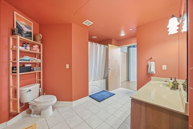 1901 E Hennepin Avenue 303, Minneapolis, MN 55413