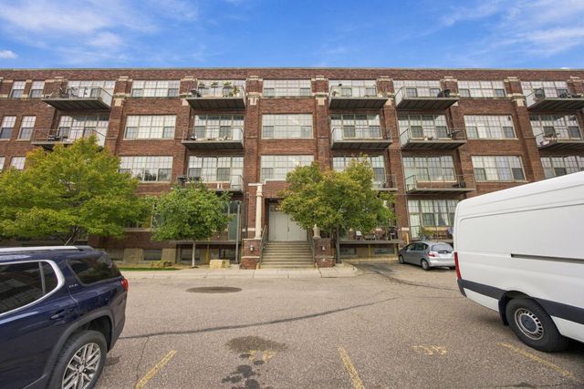 1901 E Hennepin Avenue 303, Minneapolis, MN 55413