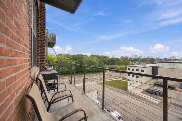 1901 E Hennepin Avenue 303, Minneapolis, MN 55413