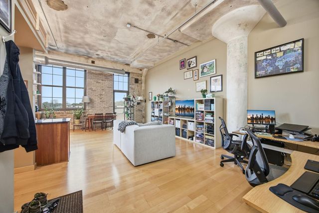 1901 E Hennepin Avenue 303, Minneapolis, MN 55413
