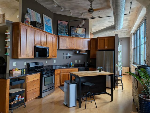 1901 E Hennepin Avenue 303, Minneapolis, MN 55413