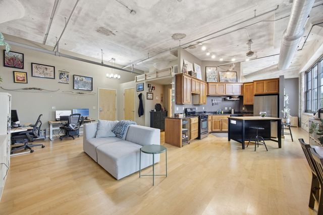 1901 E Hennepin Avenue 303, Minneapolis, MN 55413