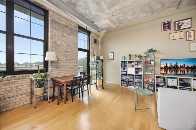 1901 E Hennepin Avenue 303, Minneapolis, MN 55413