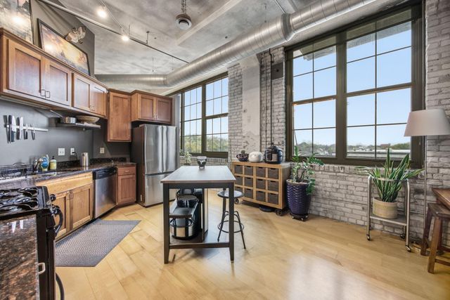 1901 E Hennepin Avenue 303, Minneapolis, MN 55413
