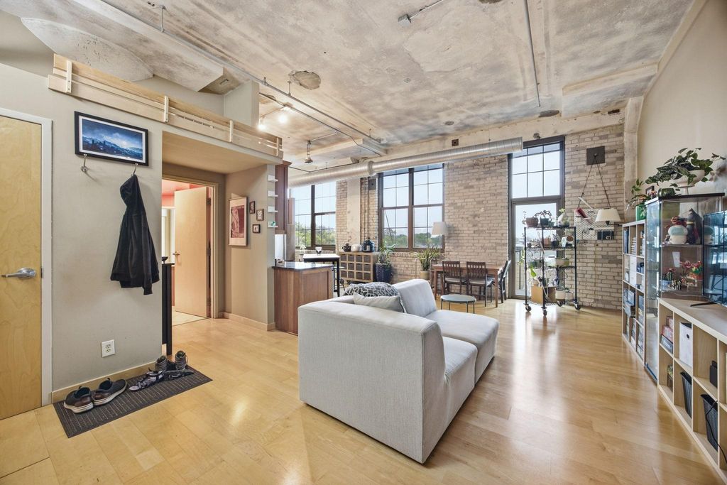 1901 E Hennepin Avenue 303, Minneapolis, MN 55413