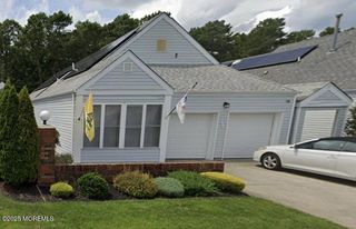 136 Longwood Drive, Manahawkin, NJ 08050