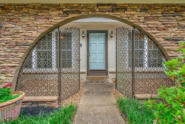 2261 CORNWALL ST, Germantown, TN 38138