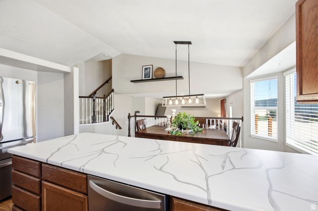 2039 FREMONT CREST AVE, Syracuse, UT 84075