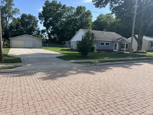 113 4TH Street, Carbon Cliff, IL 61239