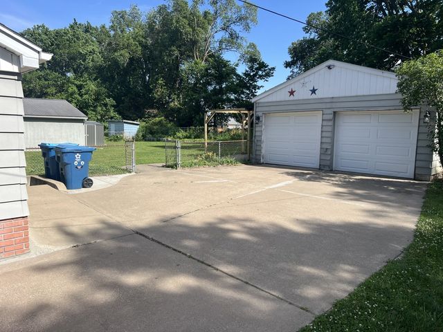 113 4TH Street, Carbon Cliff, IL 61239