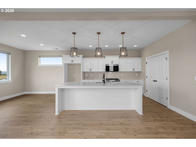 12425 Sw SILVERTIP St, Beaverton, OR 97007