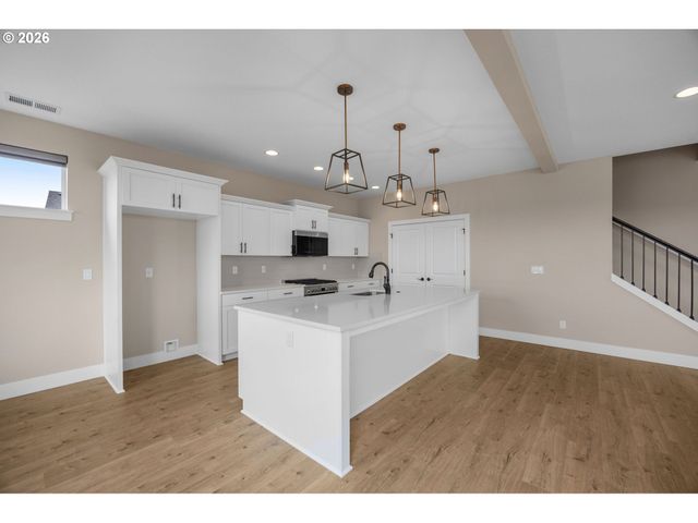 12425 Sw SILVERTIP St, Beaverton, OR 97007