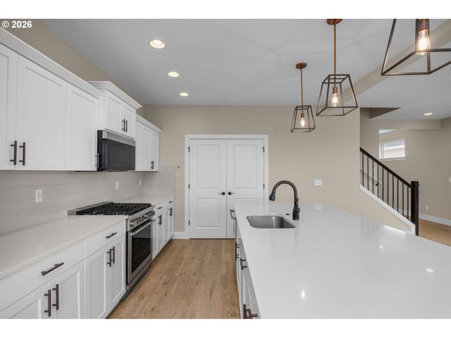 12425 Sw SILVERTIP St, Beaverton, OR 97007