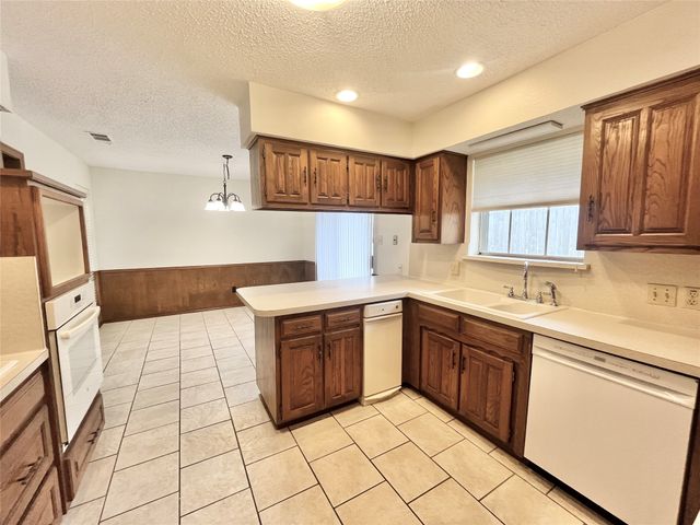 13 Pebblebeach Court, Pantego, TX 76013