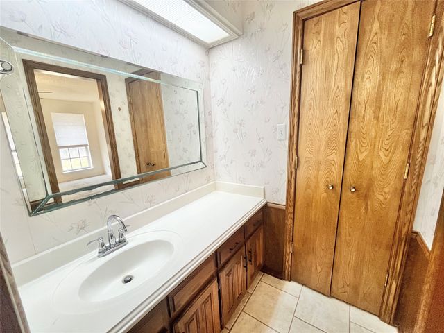 13 Pebblebeach Court, Pantego, TX 76013