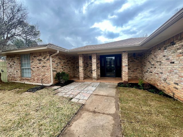 13 Pebblebeach Court, Pantego, TX 76013