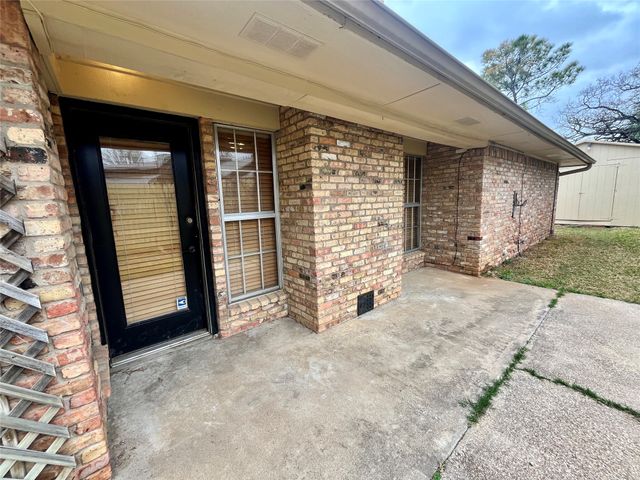 13 Pebblebeach Court, Pantego, TX 76013