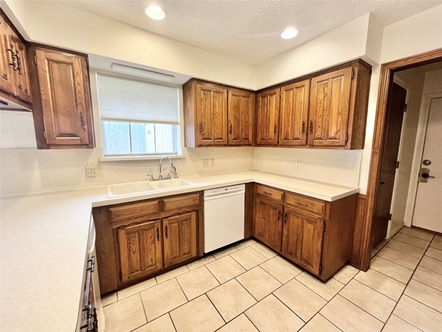 13 Pebblebeach Court, Pantego, TX 76013