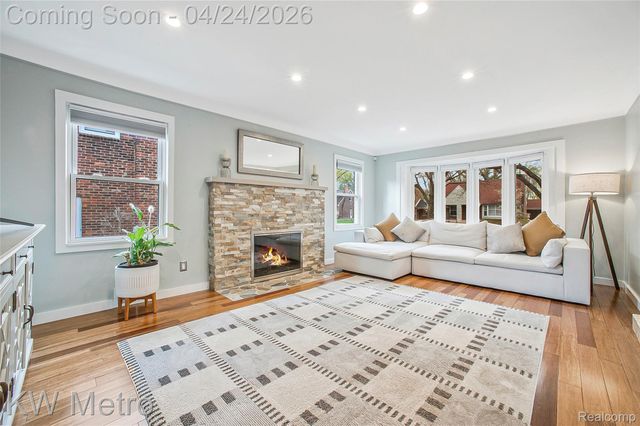 12721 Lincoln Drive, Huntington Woods, MI 48070