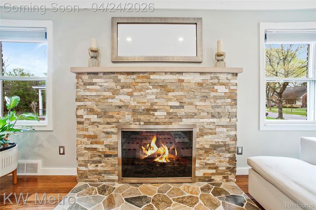 12721 Lincoln Drive, Huntington Woods, MI 48070