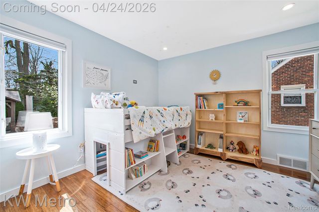 12721 Lincoln Drive, Huntington Woods, MI 48070