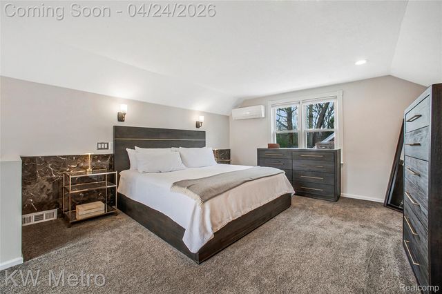 12721 Lincoln Drive, Huntington Woods, MI 48070