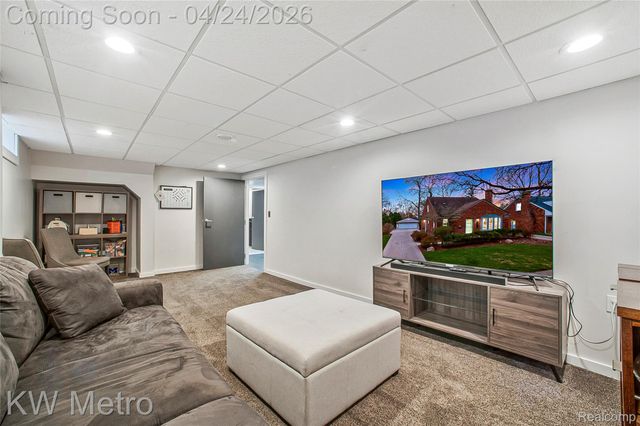 12721 Lincoln Drive, Huntington Woods, MI 48070