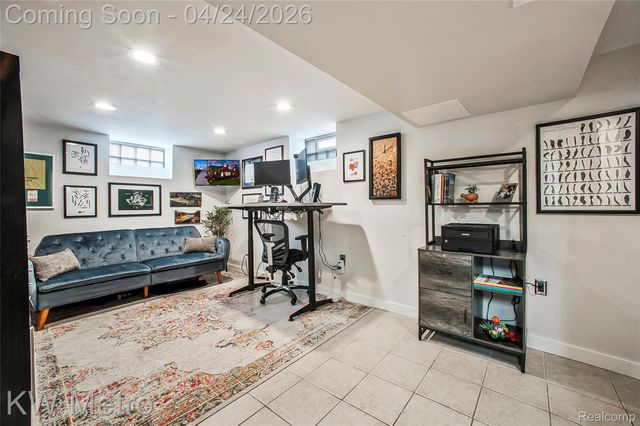 12721 Lincoln Drive, Huntington Woods, MI 48070